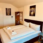 City Apartman *